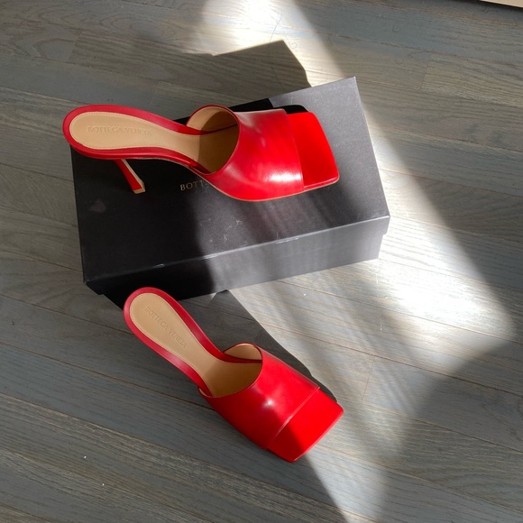 Bottega Veneta Leather Stretch Sandals - Picture 2 of 5